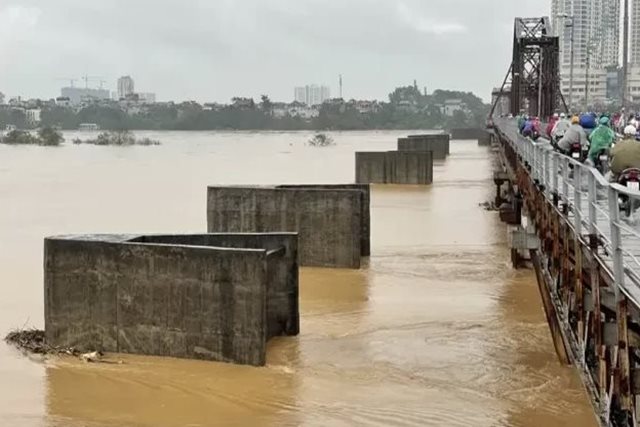 Cảnh báo lũ khẩn cấp trên các sông ở Hà Nội